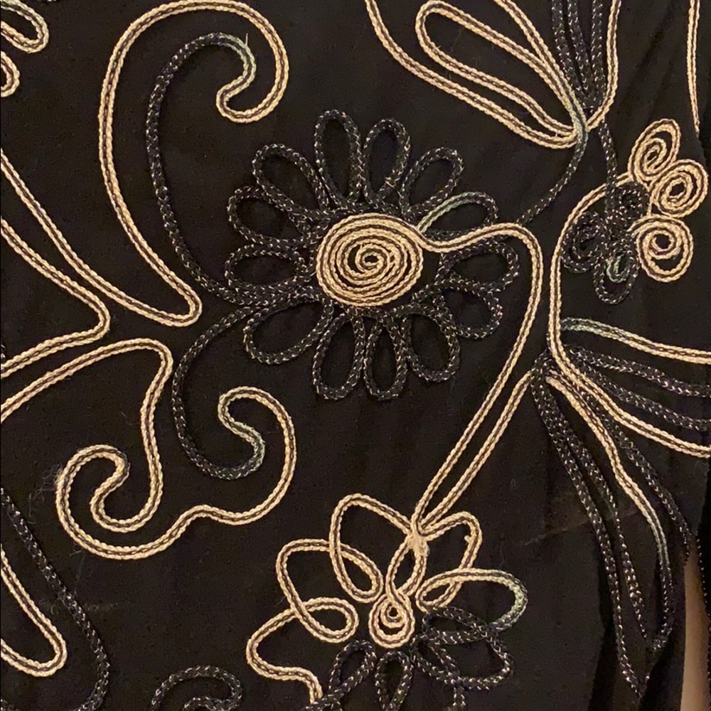 Beautiful Blouse - Picture 3 of 4